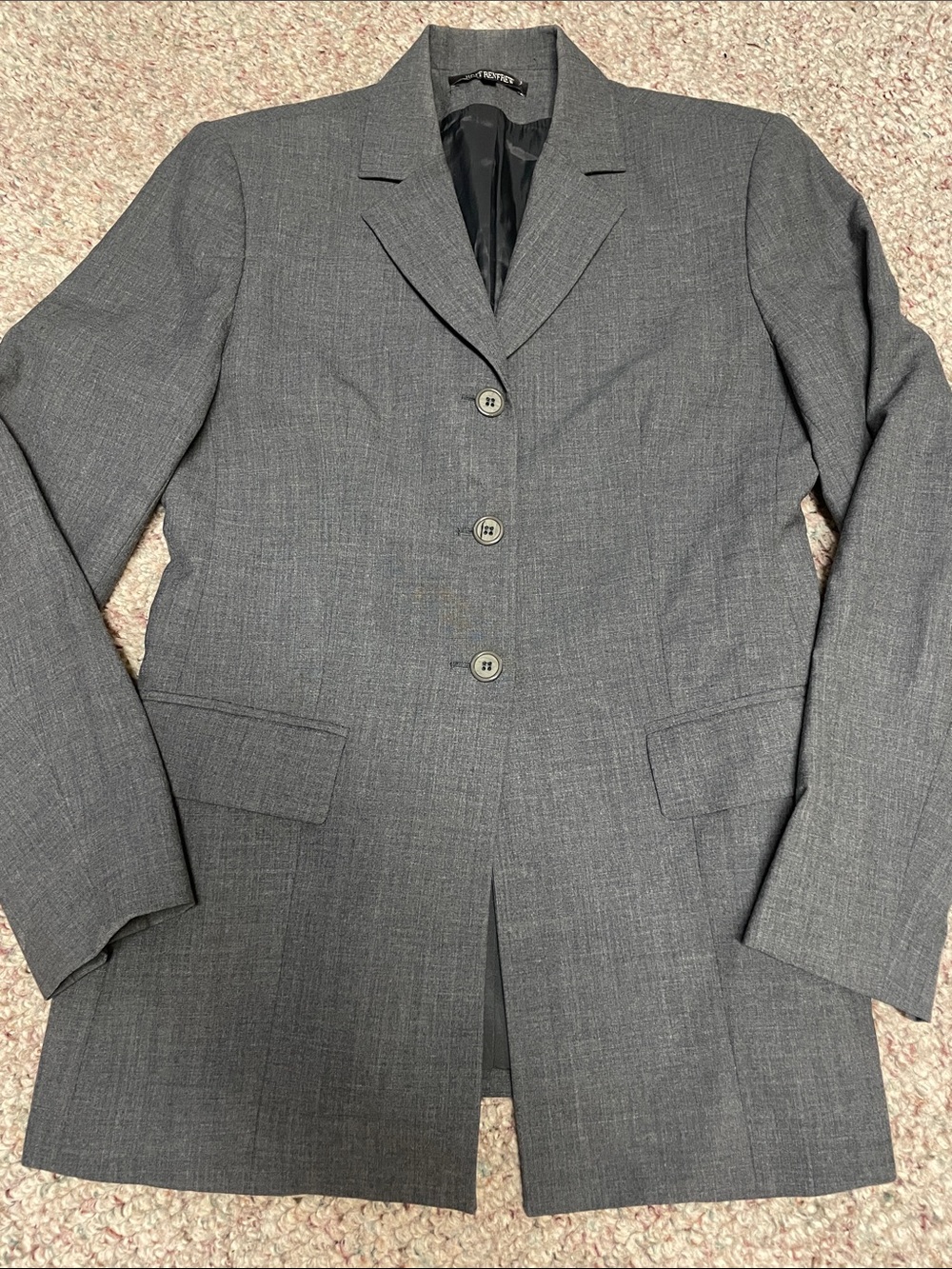 Holt renfrew 96% wool long cut 3 button tailored blazer